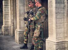 Soldaten patrouilleren in centrum van de stad Brussel
